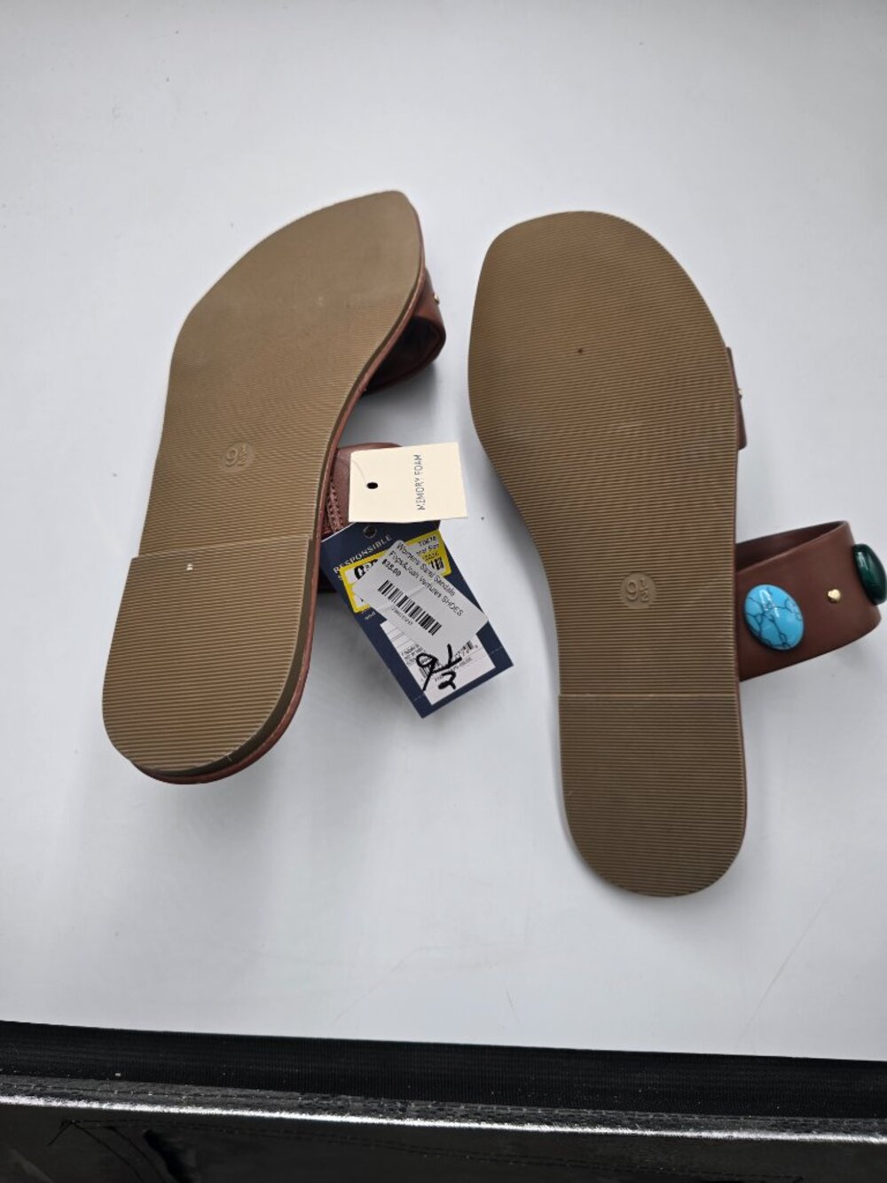 Universal Thread Sandal - Picture 3 of 3